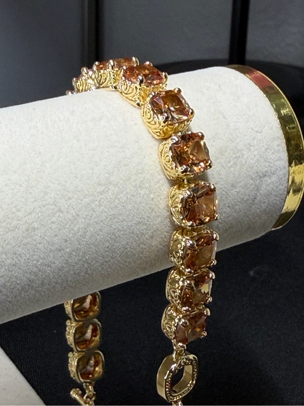 18K triple plated gold large citrine stone toggle bracelet. SZ 7-8”